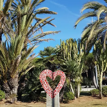 Con Jardin Y Piscina Pet Friendly Appartement