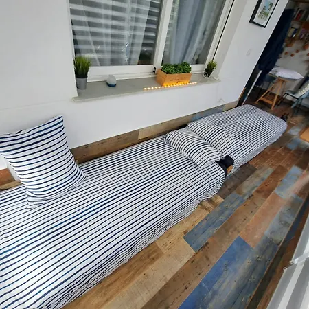 Con Jardin Y Piscina Pet Friendly דירה *